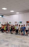 Групи "Пчелички" и група "Делфини" на посещение в изложбената зала  - ДГ Първи юни - Горна Оряховица