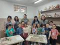 Малки творци от ДГ „Първи юни“ сами изработиха керамични бижута за своите май - ДГ Първи юни - Горна Оряховица